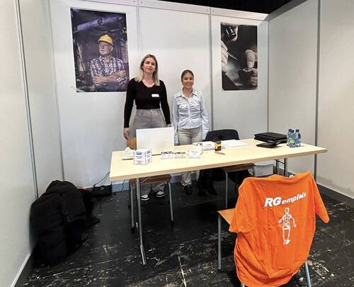 Meg et Virginie sur le stand de RG emplois